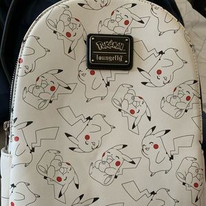 Lounge Fly Pikachu bag